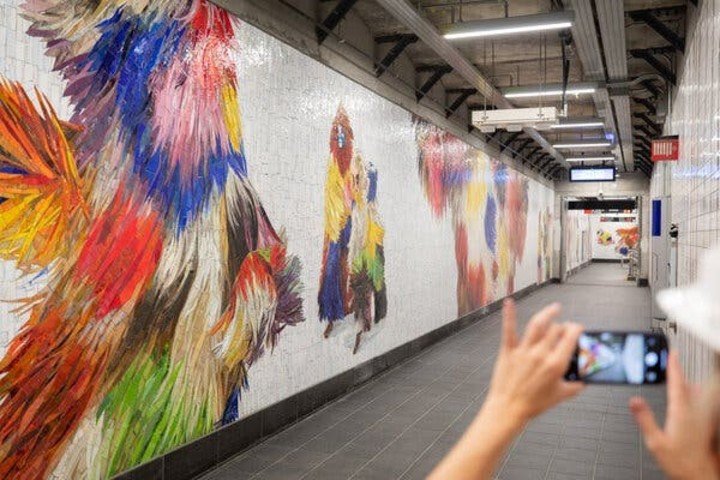 Para su nueva instalación de mosaicos en Nueva York, el artista se aventura por debajo de Times Square.
