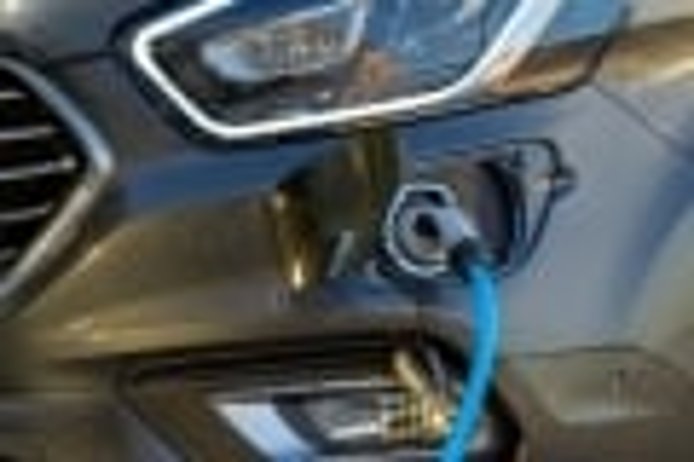 Italia truena ayuda para comprar coches eléctricos e híbridos enchufables 