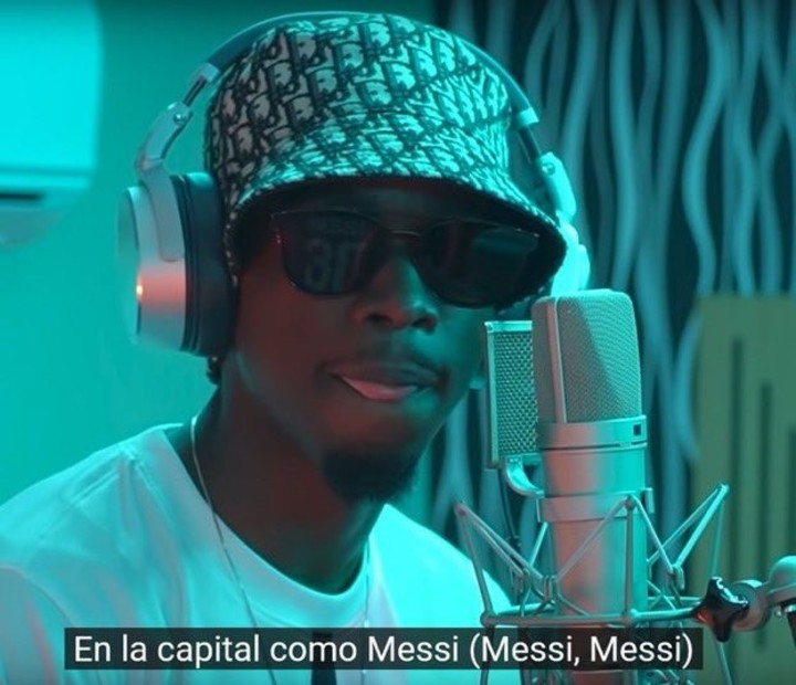 Momento del video de la sesión de Bizarrap que menciona a Messi.