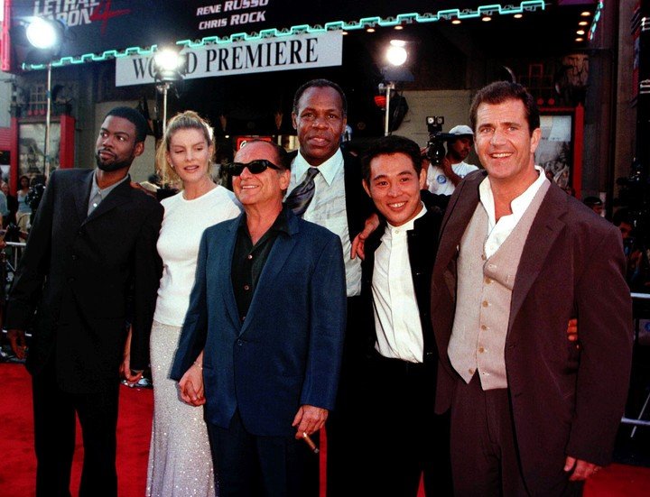 Chris Rock, Rene Russo, Joe Pesci, Danny Glover, Jet Li y Mel Gibson en el estreno de "Arma mortal 4", en Hollywood.  Foto Archivo Clarín