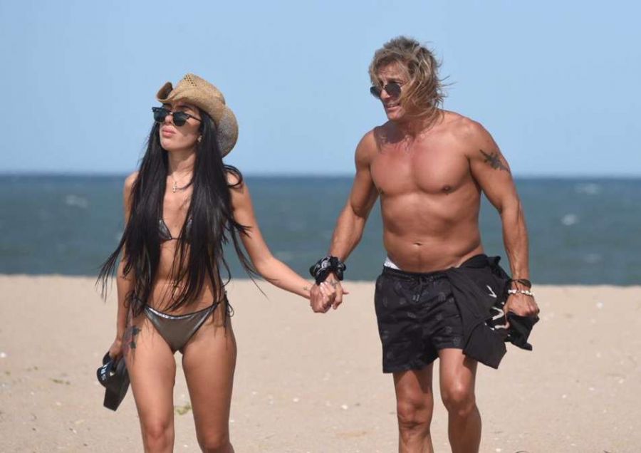 Claudio Paul Caniggia y Sofía Bonelli, apasionados en Punta del Este: pura chape en la playa 