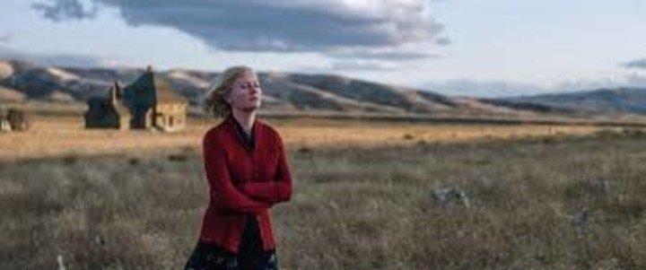 Kirsten Dunst de "Hombre araña", reemplazó a Elisabeth Moss, que tenía conflictos de citas con "El cuento de la criada".  Foto de Netflix