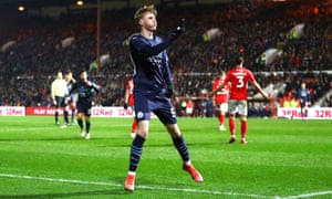Cole Palmer de Manchester City celebra marcar un gol para hacer el marcador 1-4.