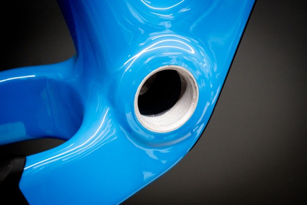 Threaded bottom bracket shell on blue carbon hardtail frame