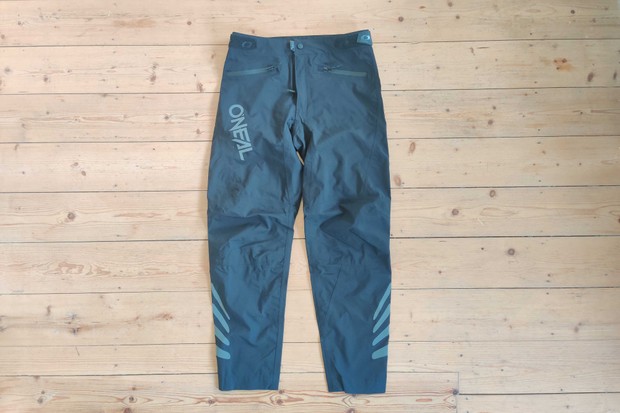 Estos pantalones impermeables forman el look ONeal para marcar todas las casillas para montar en invierno en el Reino Unido.
