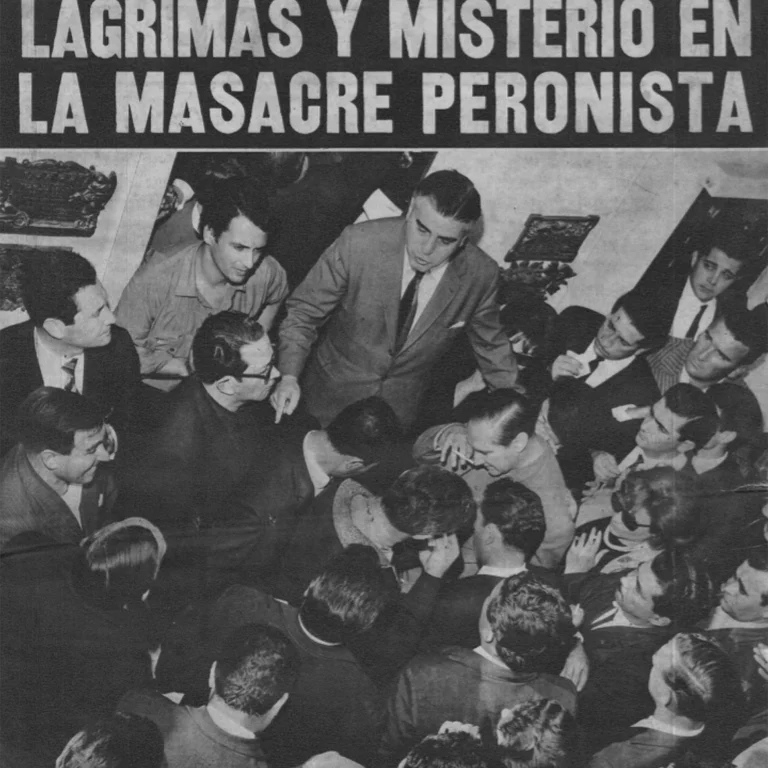 El funeral de García publicado por el semanario As En la foto aparece Antonio Cafiero con Augusto Vandor que se toca la frente con la mano y tiene un cigarrillo entre los dedos.
