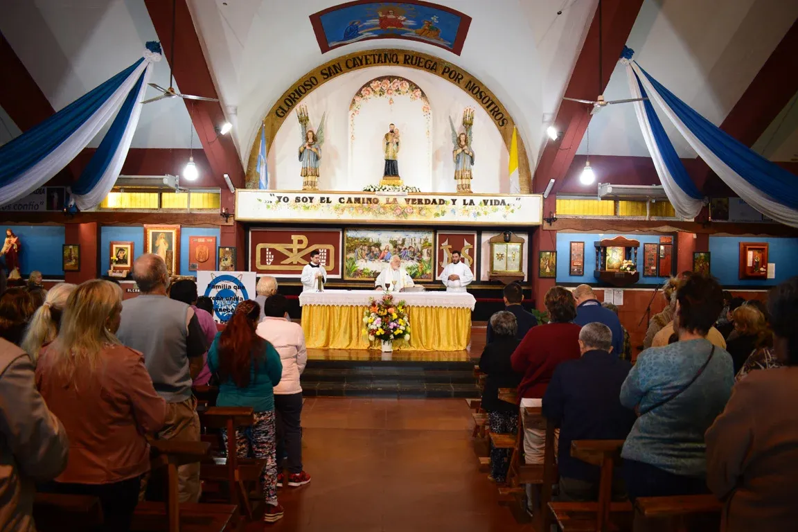 Hoy se celebra la Fiesta Patronal de San Cayetano con misas durante todo el día en Posadas