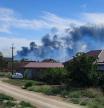 El humo se eleva después de que se escucharon explosiones desde la dirección de una base aérea militar rusa cerca de Novofedorivka, Crimea, el 9 de agosto de 2022.