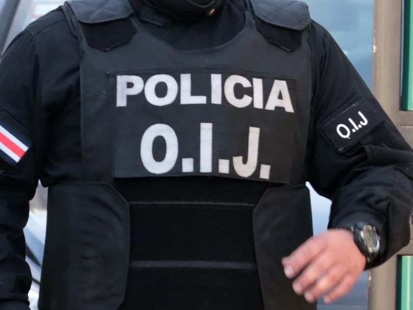 El OIJ efectúo la mañana de este jueves un allanamiento en La Aurora, Alajuelita, para detener a dos personas sospechosas de abusar de un menor de edad.