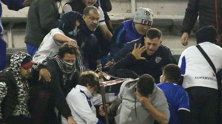 Incidencias entre hinchas en Vélez vs Talleres.