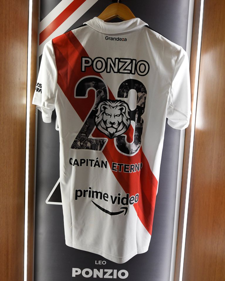 La camiseta que lucirá Leo Ponzio en su partido homenaje.  (@río de la Plata)