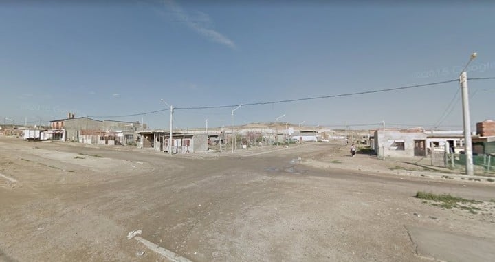 La entrada al humilde barrio Presidente Perón de Puerto Madryn.  Foto Google Street View.