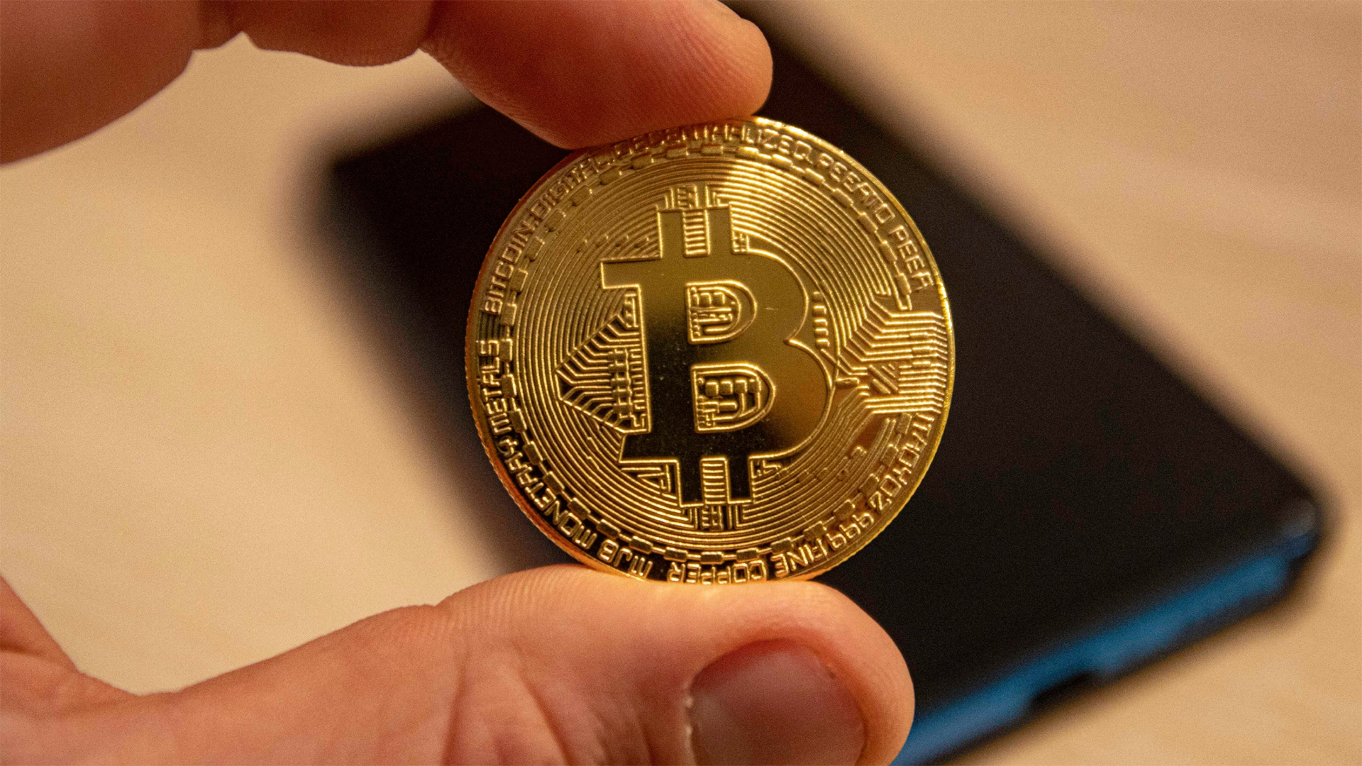 Aunque los medios lo representan como una moneda física, Bitcoin es un activo 100% digital.