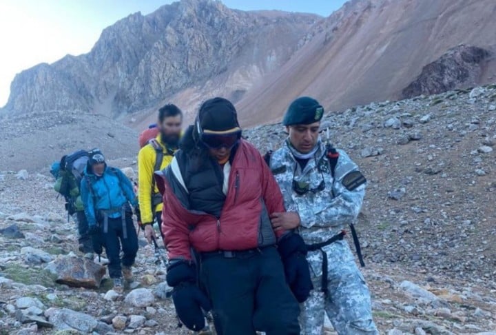 Los cuatro escaladores tras ser rescatados en el cerro El Mercedario.