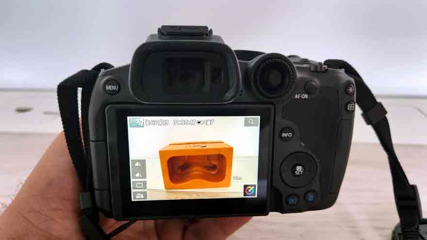 Pantalla del visor de la Canon EOS R7.