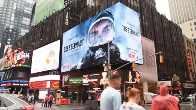 Pantalla gigante en la esquina más icónica de Nueva York: El Eternauta llegó al Times Square