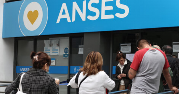 ANSES advierte a jubilados: precaución con aguinaldo mayo ANSES advierte a jubilados: precaución con aguinaldo mayo