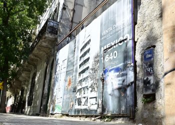 Clan L’Abbate vende departamentos desde el pozo