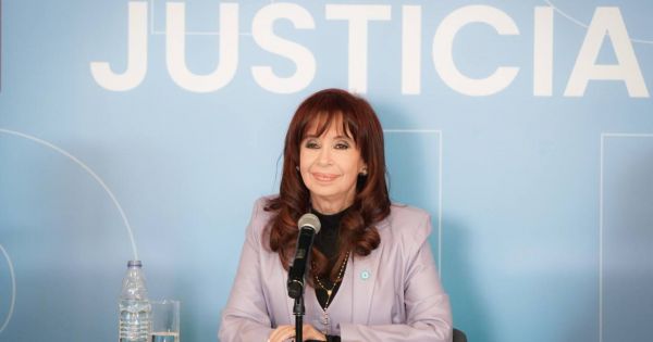 Cristina mueve el tablero: PJ ratifica marcha, CGT amaga y Kicillof con su bandera Cristina mueve el tablero: PJ ratifica marcha, CGT amaga y Kicillof con su bandera