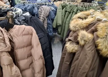 Oferta junio: camperas, buzos y remeras baratas en supermercado líder de Argentina