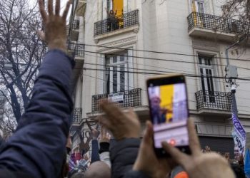 TOF 2 impone tobillera a Cristina: restricciones en salidas al balcón