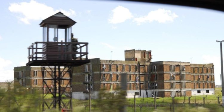 Tragedia en cárcel uruguaya: incendio durante pelea de presos deja 4 muertos