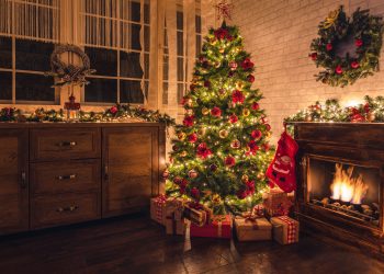 El error fatal que cometes al decorar tu árbol de Navidad y que arruina toda la magia sin que te des cuenta, según expertos