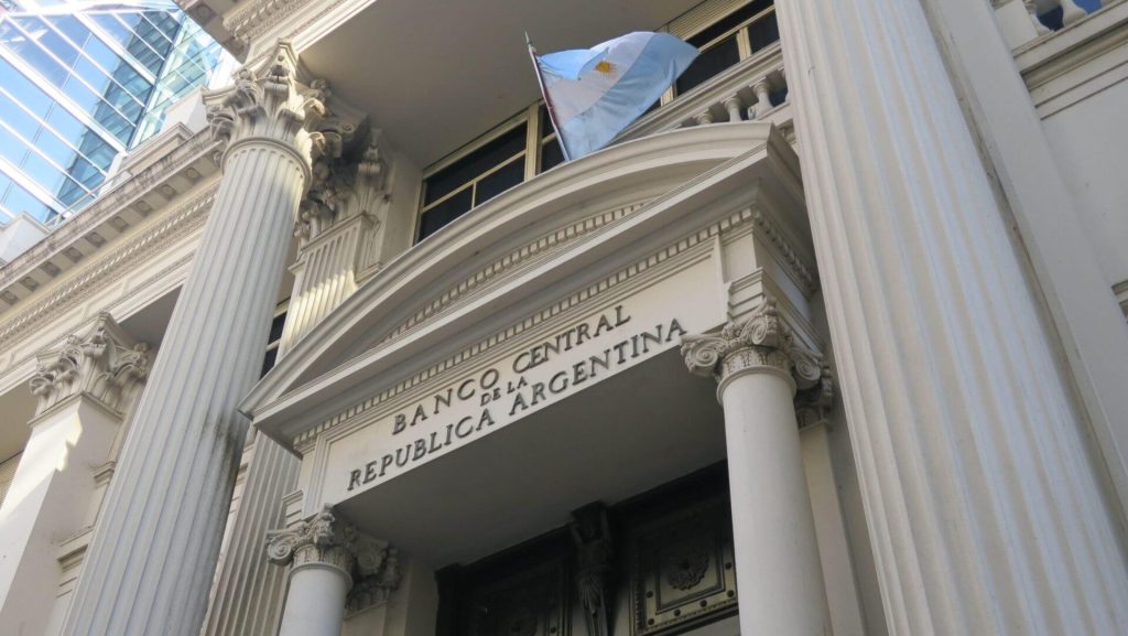 La decisión del Banco Central que sacudió al mercado cambiario argentino