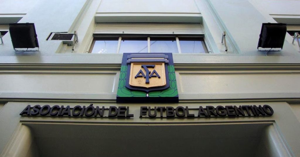 Escándalo en el fútbol: más de 30 allanamientos a clubes y la AFA por presunto lavado de dinero